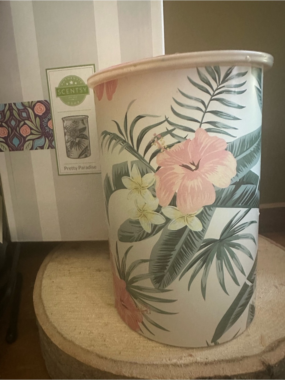Scentsy Pretty Paradise warmer